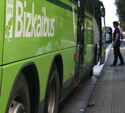 Bizkaibuseko greba bertan behera utzi dute beharginek
