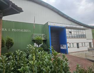 Frontoiko instalakuntzen kudeaketa zerbitzua lehiaketara atera dute Mallabian