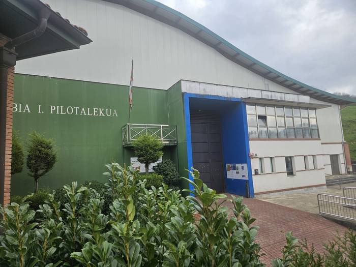 Frontoiko instalakuntzen kudeaketa zerbitzua lehiaketara atera dute Mallabian