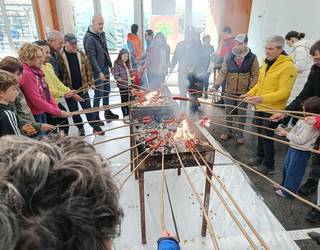 [ARGAZKI GALERIA]: Garaitarrak suaren bueltan batu ziren atzo, Txitxiburduntzia egiteko