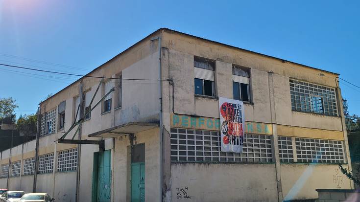 Zornotzako gazte mugimenduak Ogena auzoko lantegi bat okupatu du bertan gaztetxea ipintzeko