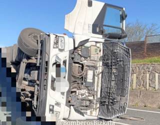 [EGUNERAKETA]: AP-8ko istripuak eragindako auto-ilarak amaitu dira