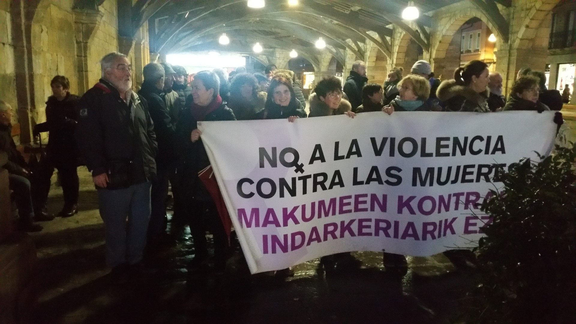 Martitzeneko eraso sexistaren aurka agertu dira Durangoko Andra Marian