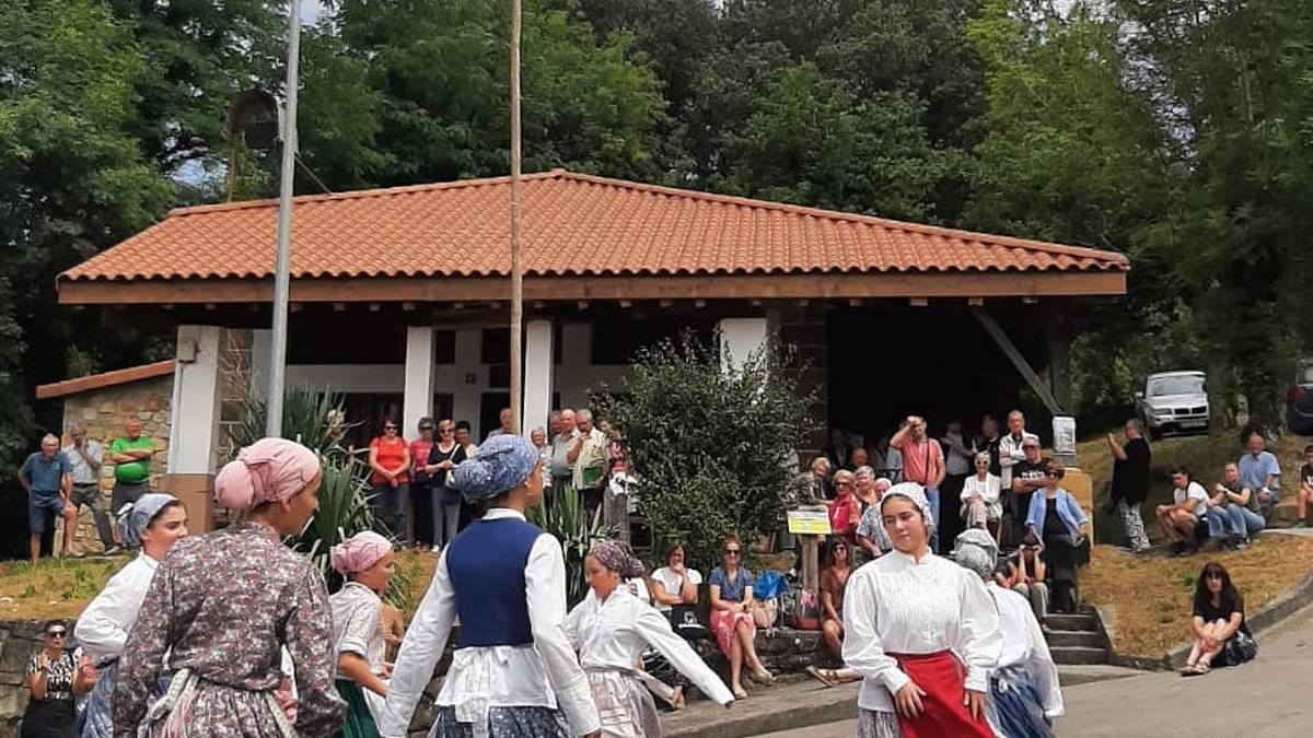 [EGITARAUA]: Herri bazkaria eta bertso saioa, besteak beste, Gazteluko jaietan