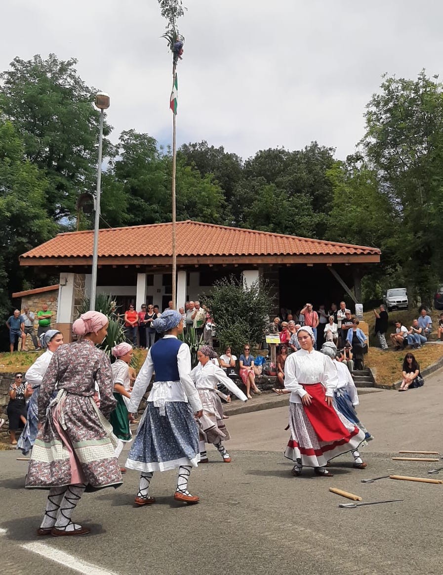 [EGITARAUA]: Herri bazkaria eta bertso saioa, besteak beste, Gazteluko jaietan