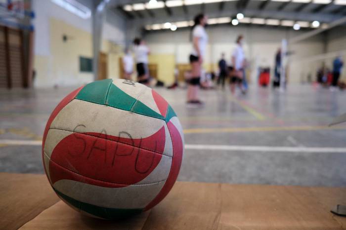 Emakumeen boleibol klub berria sortzen dabiltza Durangon, eta oraingoz herriko gazte askoren interesa piztu du