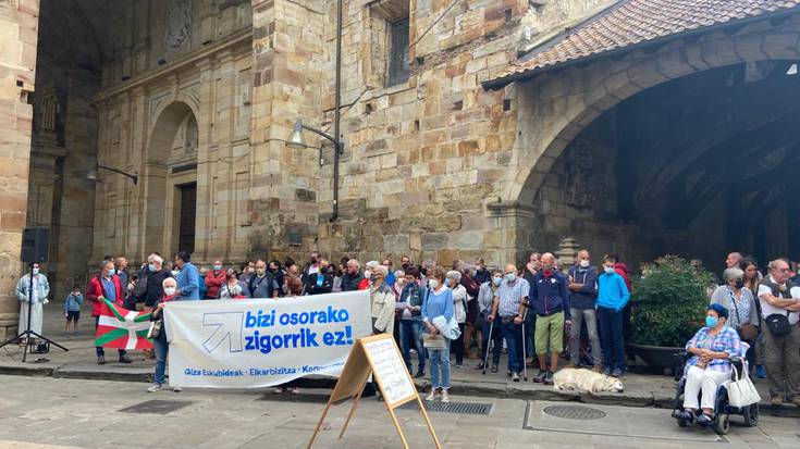 Euskal presoen eskubideen aldeko elkarretaratzeak egin dituzte