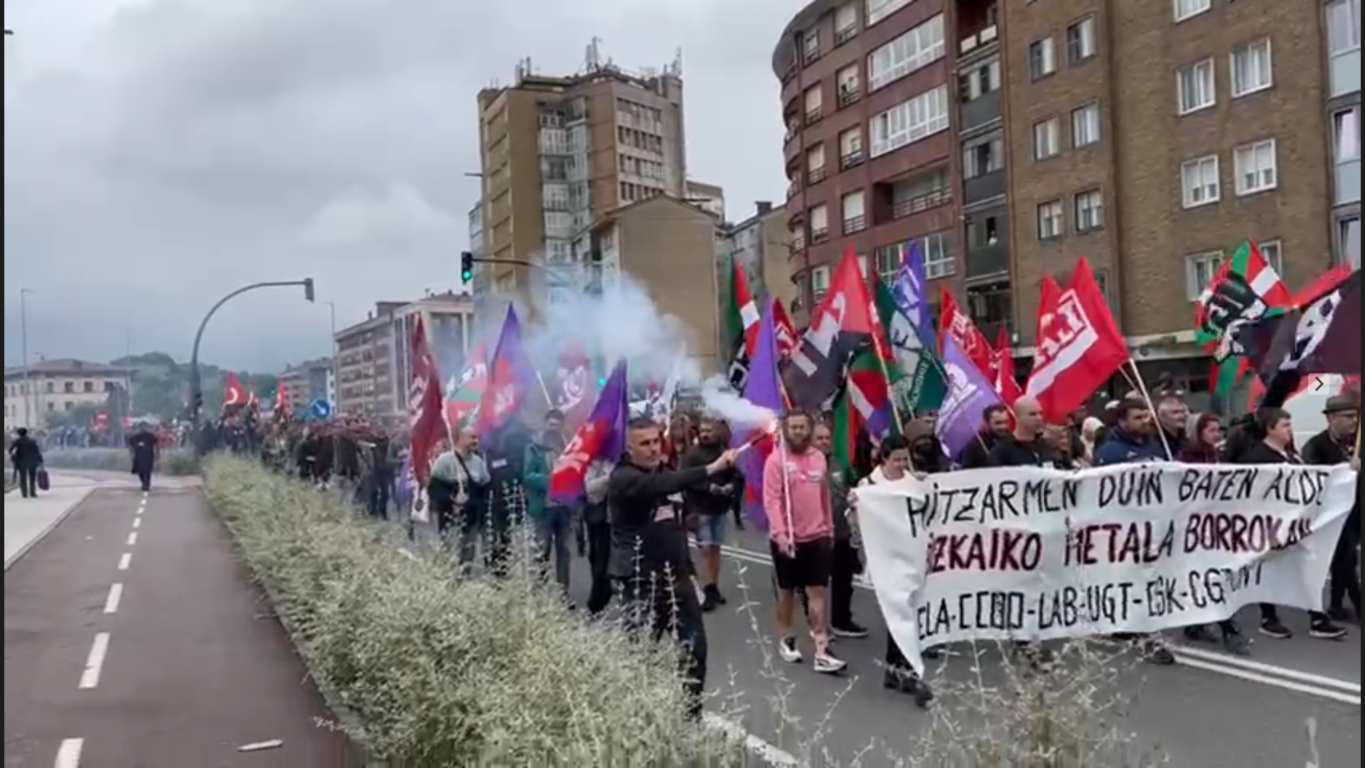 Metalgintzako beharginek hiru greba egun antolatu dituzte lan-hitzarmen berria adostu dadin eskatzeko