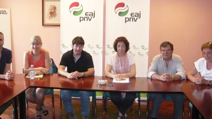 Autobus zerbitzuak defendatzeko, “beharrezko tramite denak eta dagozkien erakundeetan egiten ari da EAJ”