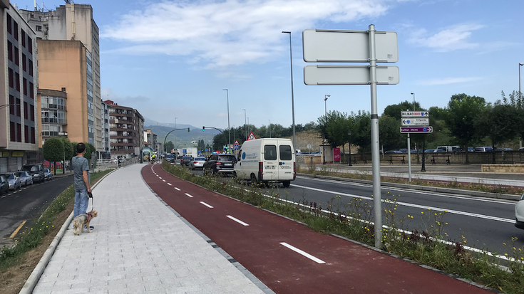 Auto batek ume bat harrapatu du Iurretan