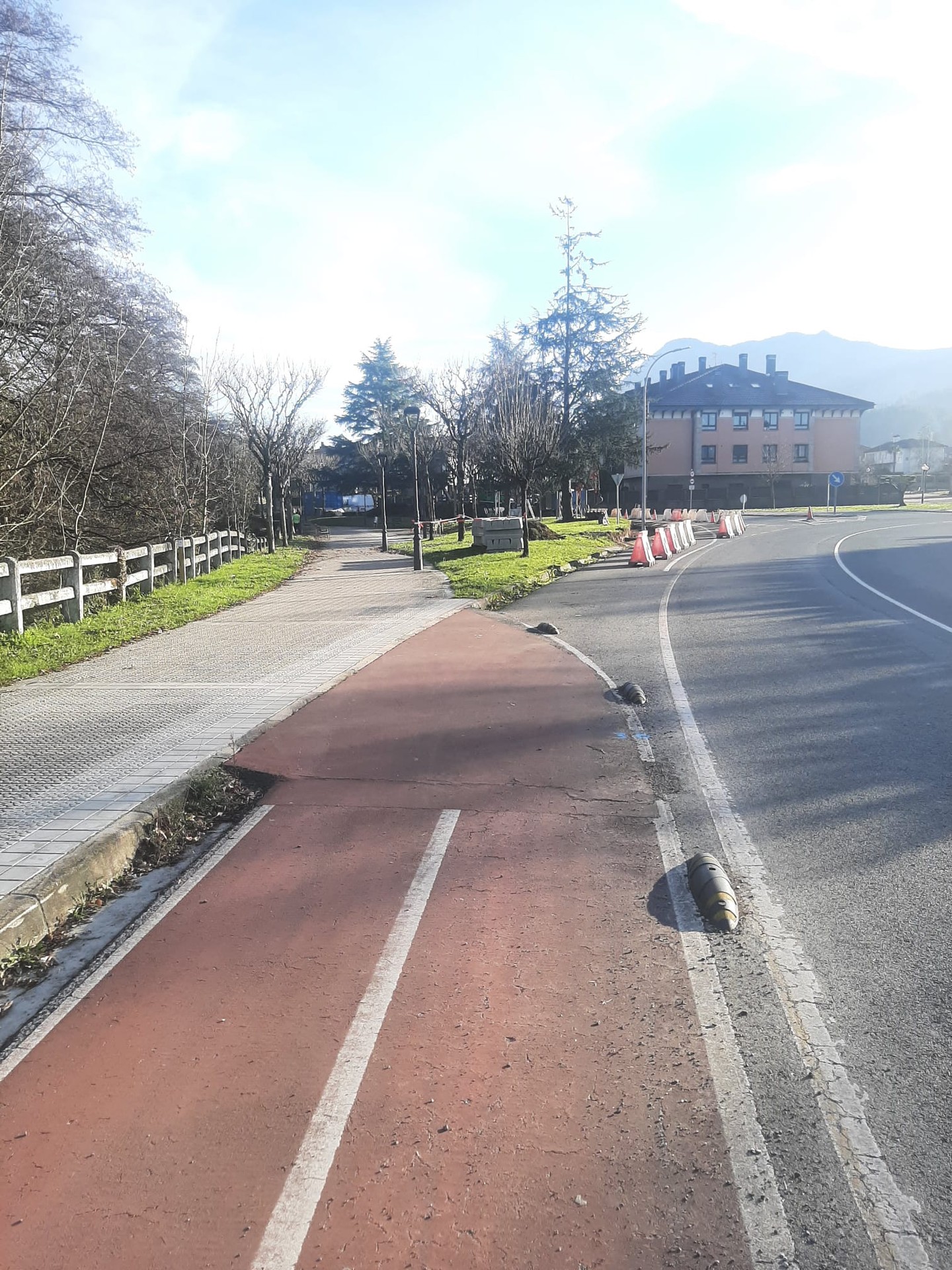 Txanporta eta Zubiondo lotuko dituen bidegorriko lanak hasi dituzte