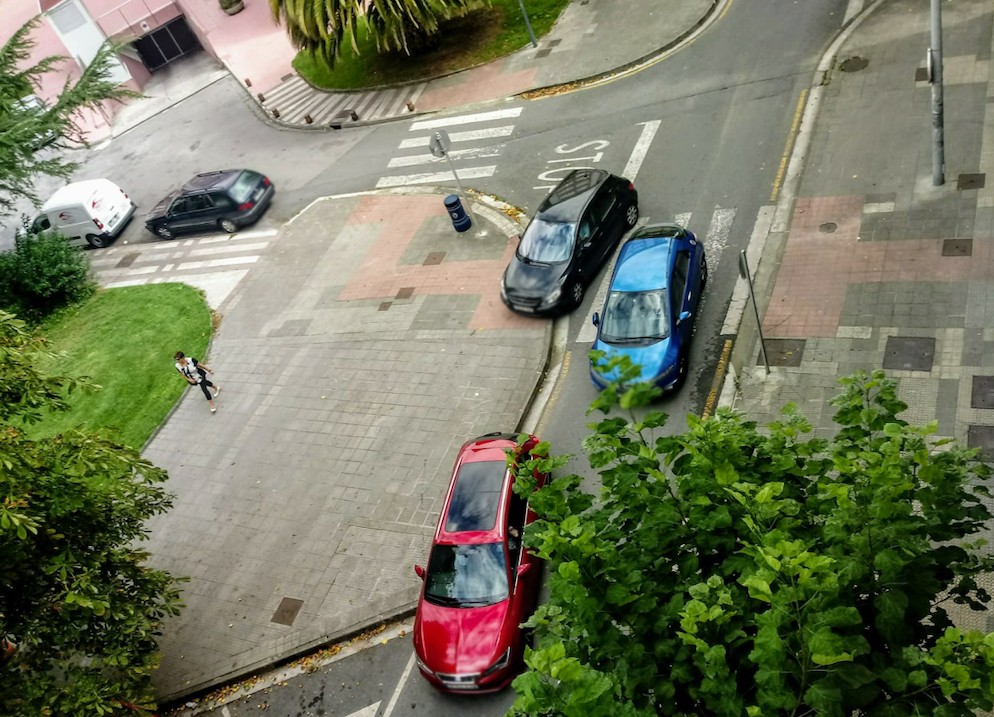Auto batek oinezko bat jo du Durangoko Gallanda kalean
