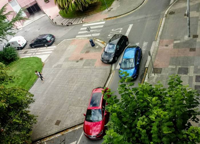 Auto batek oinezko bat jo du Durangoko Gallanda kalean