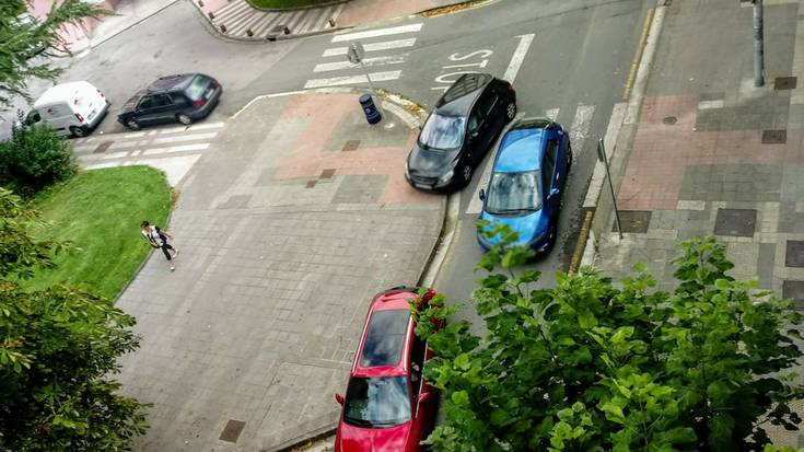 Auto batek oinezko bat jo du Durangoko Gallanda kalean