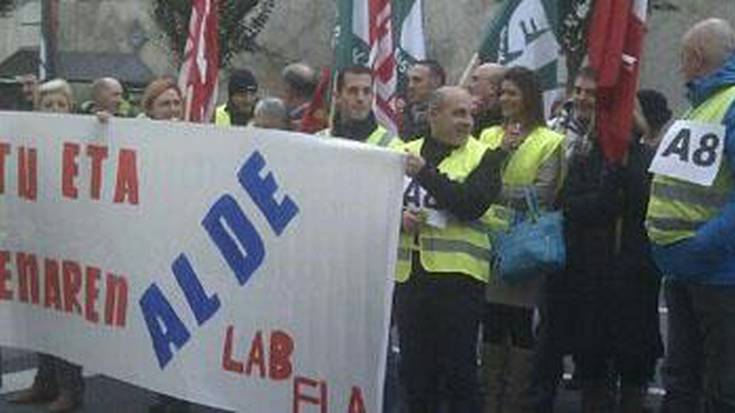 Enpleguaren eta lan  baldintzen aldeko mobilizazioak hasi dituzte