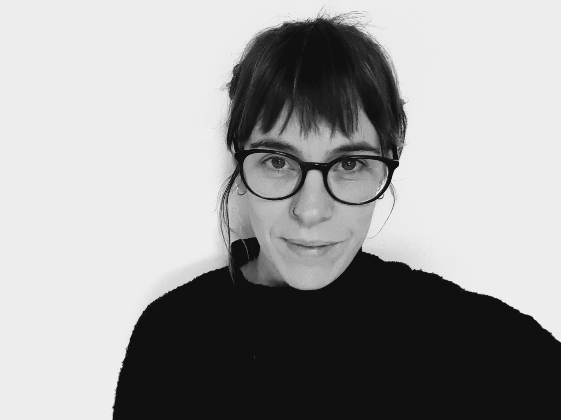 “Liburua txukun geratu da eta gazteak poesiara hurbiltzen lagunduko du”