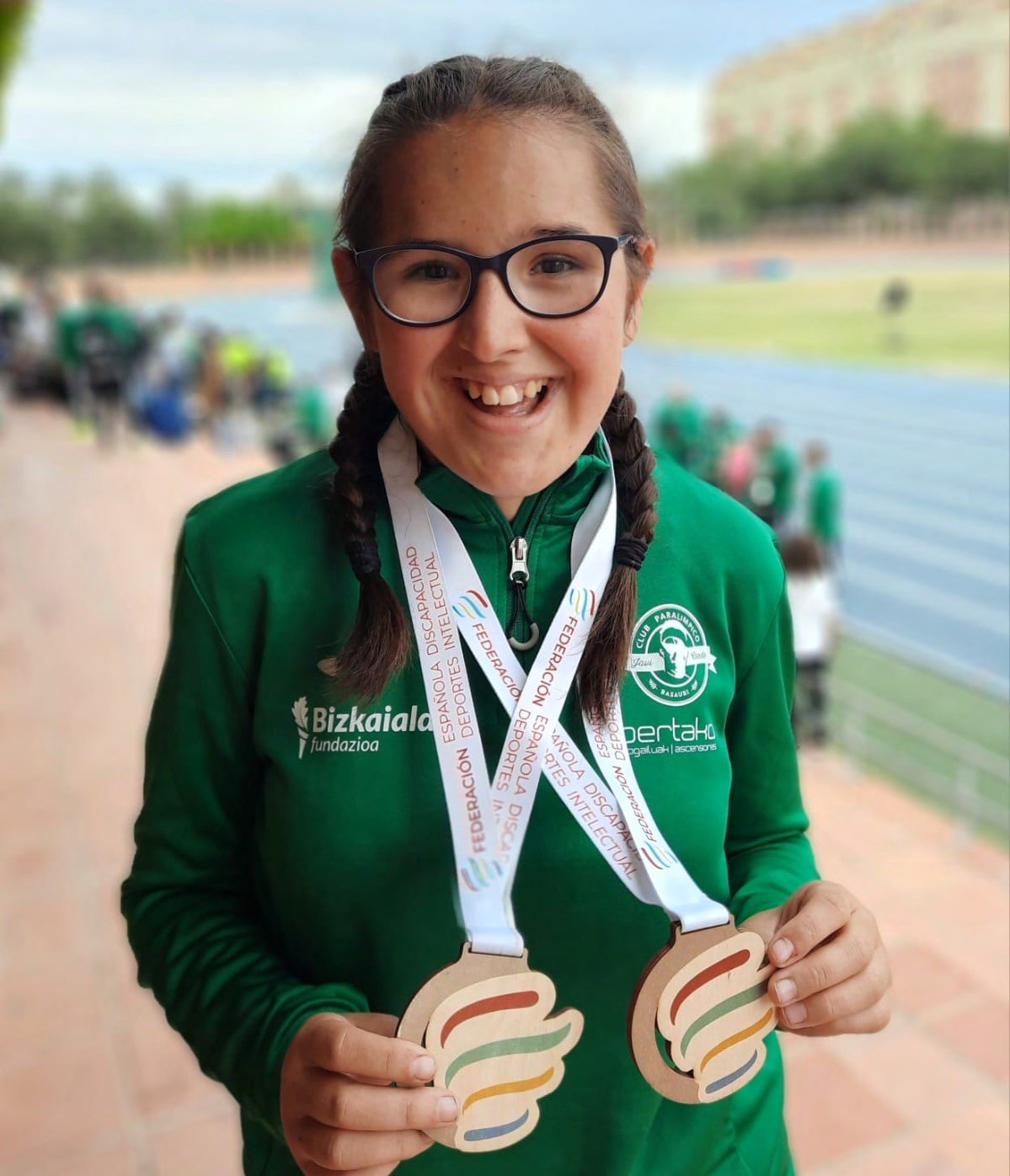 Uxue Ortiz abadiñarrak zilarrezko domina bi irabazi ditu Espainiako atletismo txapelketan