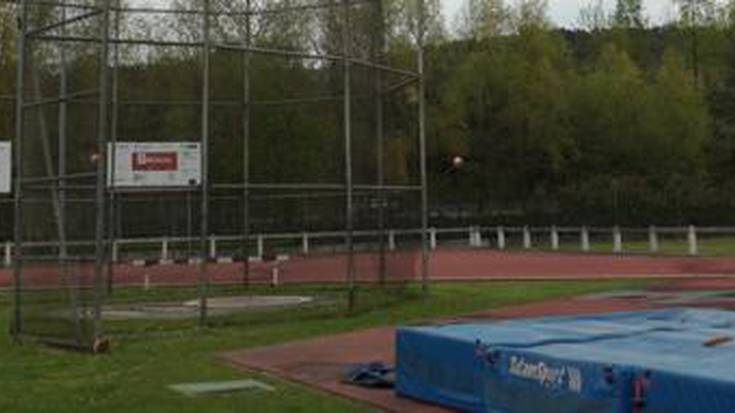 Atletismo pistarako ekipamendua erosiko dute