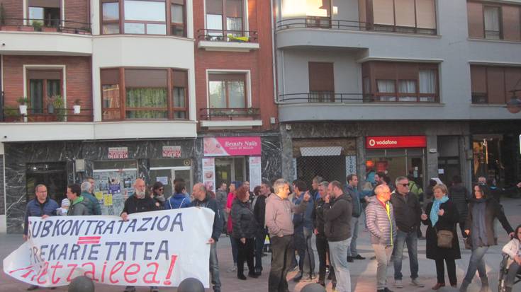 Zornotzako udalaren kontratazio sistema salatu dute kontzentrazioan