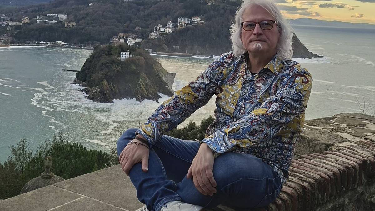 "Egiatzat ematen diren gaietan gezurrarekin jokatzeko apustua  egin  dugu"