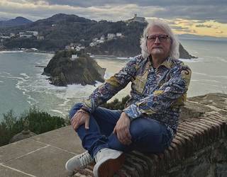 "Egiatzat ematen diren gaietan gezurrarekin jokatzeko apustua  egin  dugu"