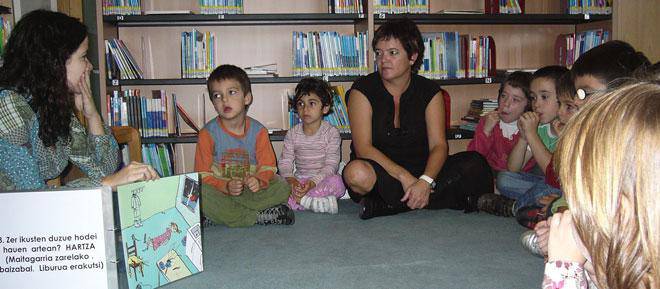 Biblioteka publiko dinamiko eta biziaren hamarkada Iurretan