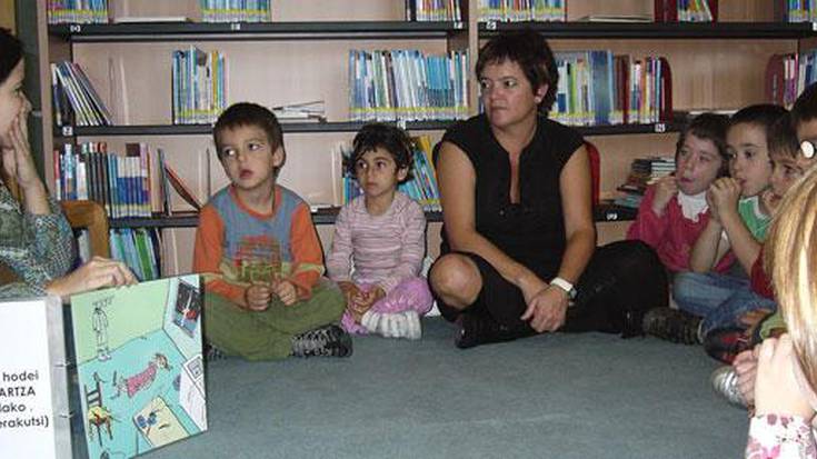 Biblioteka publiko dinamiko eta biziaren hamarkada Iurretan