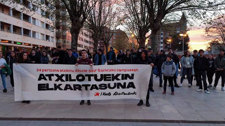 Aske utzi dute atzo Gasteizko protestan atxiloturiko gazte durangarra