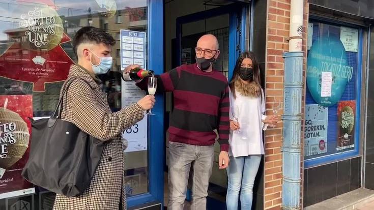 [BIDEOA] “Loteria tokatu zaidala Durangon jakin dut; atoan etorri naiz Berrizera”