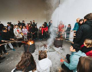 [ARGAZKI GALERIA]: Ohiturari jarraituz Txitxiburduntzia egin dute eskualdeko hainbat herritan