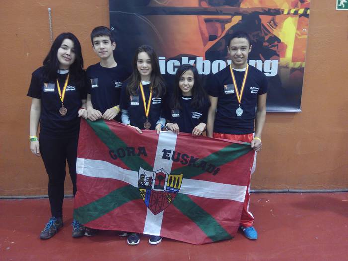 Hiru dominarekin itzuli dira Espainiako kick boxing txapelketatik