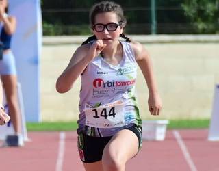 Uxue Ortiz Ortuzarrek zilarrezko domina bat eta brontzezko bi irabazi ditu Espainiako FEDDI atletismo txapelketan