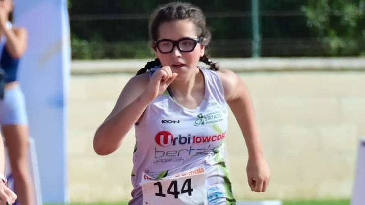Uxue Ortiz Ortuzarrek zilarrezko domina bat eta brontzezko bi irabazi ditu Espainiako FEDDI atletismo txapelketan