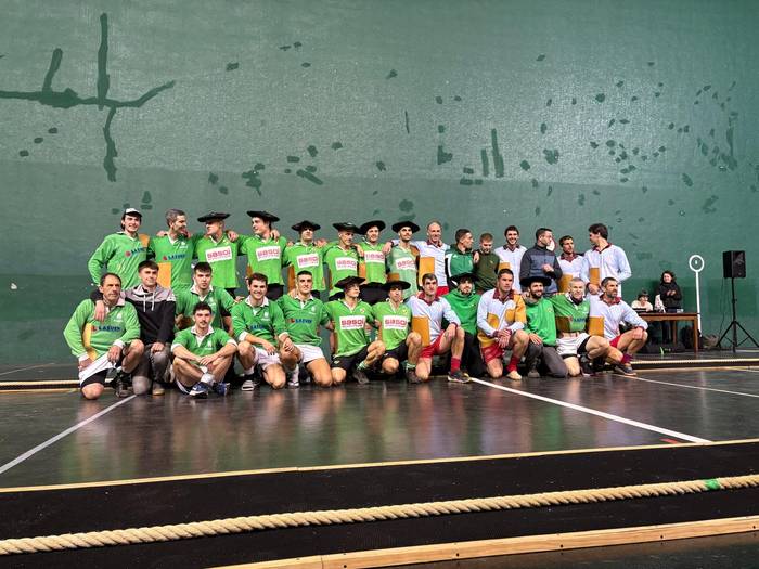 Abadiñoko sokatira taldeak emaitza ederrak lortu ditu Euskal Herriko goma gainekoan