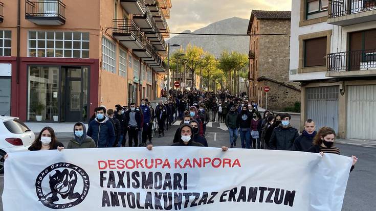 [ARGAZKI GALERIA] Desalojoaren aurkako manifestazioa egin dute Abadiñon