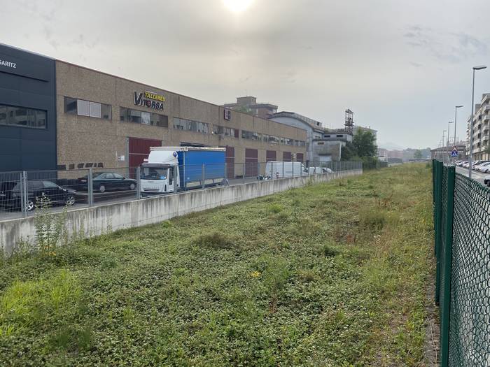 Errotaritxuenako txakurgunea Otamotzena parkearen aurreko trenbidearen trazatura lekualdatuko dute