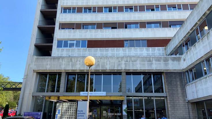 Galdakaoko ospitalean pediatria eta arrisku baxuko erditze zerbitzua ezartzeko mozioak aurrera egin du Abadiñon