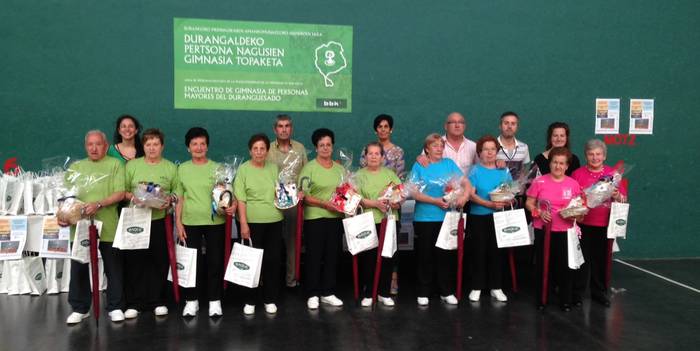 Nagusien gimnasia topaketa egin dute Zaldibarren