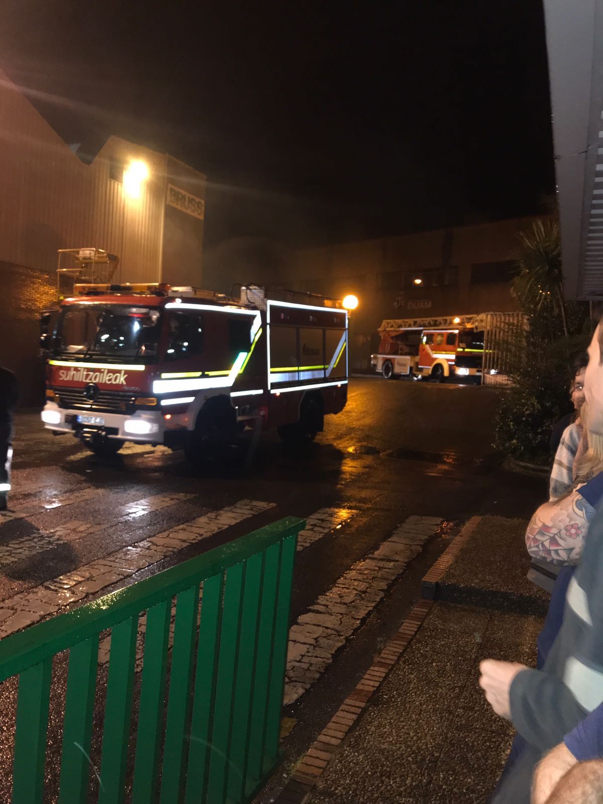 Bruss enpresan sute txiki bat gertatu da gauez