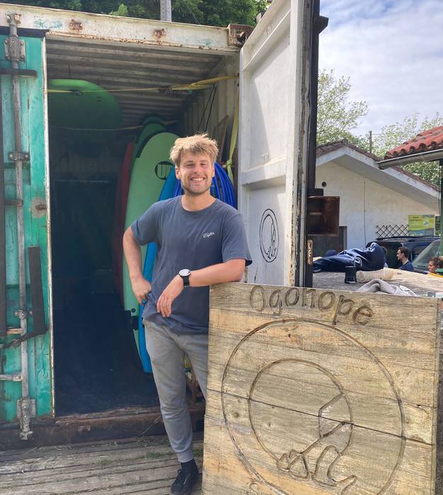 "Uda Lagako hondartzan surf ikastaroak ematen pasatuko dut”