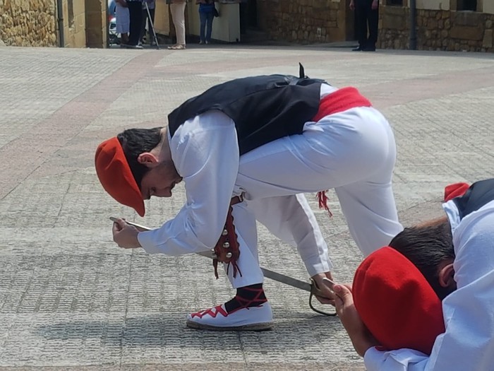 Berrizko dantzariek Jon Barcena gogoan izan dute - 1