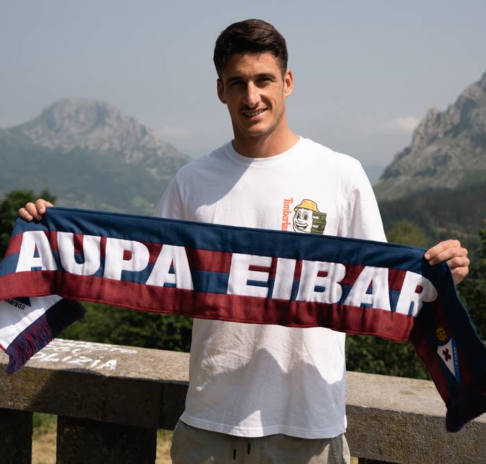 Eibar futbol taldeak Lander Olaetxea abadiñarra fitxatu du