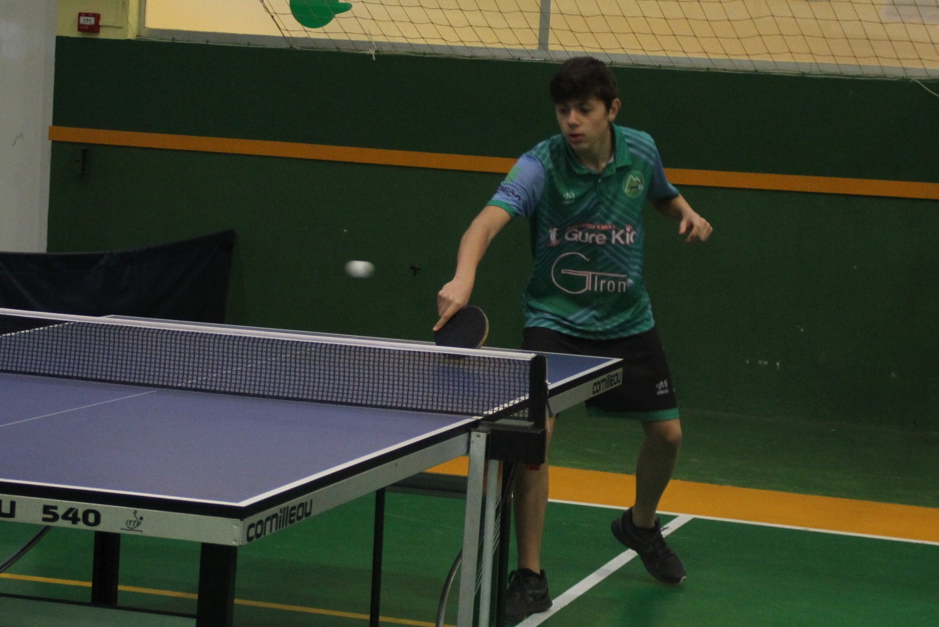 Abadiño Mahai-Tenis Taldeko hainbat gazte Bizkaiko txapeldun eta azpitxapeldun geratu dira