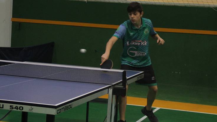 Abadiño Mahai-Tenis Taldeko hainbat gazte Bizkaiko txapeldun eta azpitxapeldun geratu dira