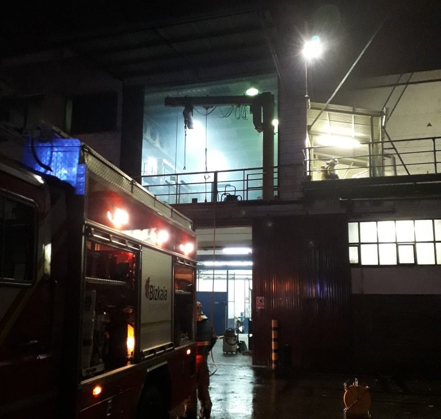 Sutea piztu da Goitondo industrialdeko enpresa batean