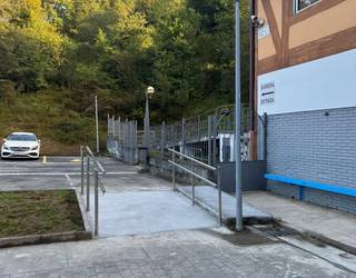 Mallabiko Learreta Markina ikastetxean irisgarritasuna hobetzeko lanak egin dituzte