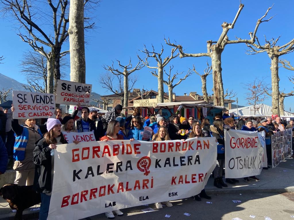 Gorabideko langileek elkarretaratzea egin dute Abadiñon