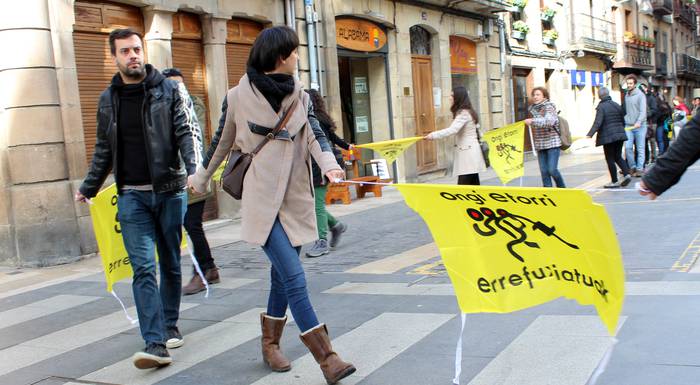 Errefuxiatuentzako arropa batuko dute Durangoko Jose Miel Barandiaran erresidentzian