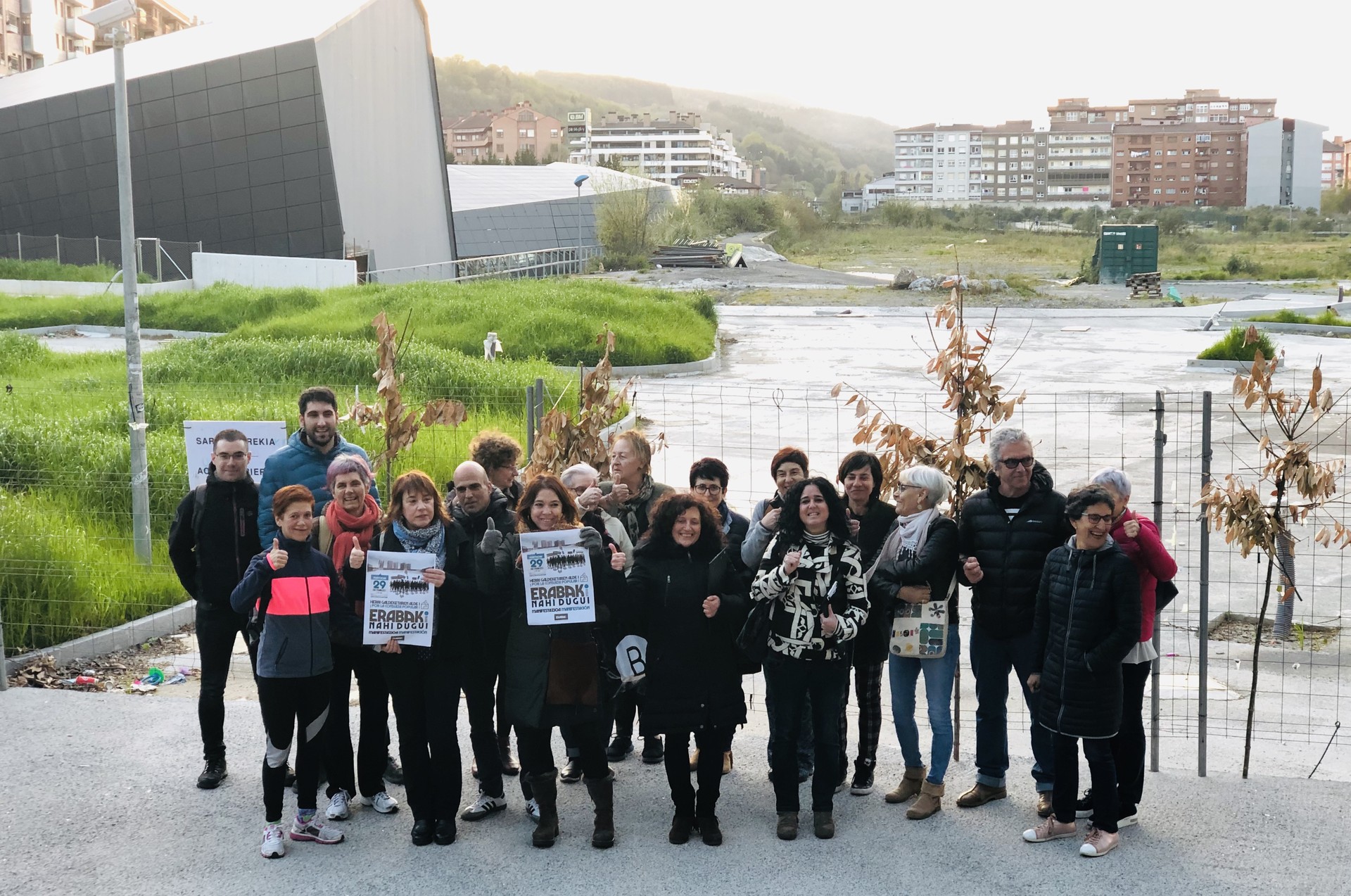 Erabaki plataformak manifestaziora deitu du, galdeketaren eskaria kaleetan zabaltzeko