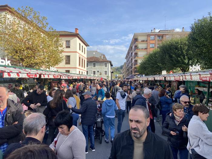 Zaldibarko Neguko Azokak 26 ekoizle eta 21 artisau batuko ditu domekan